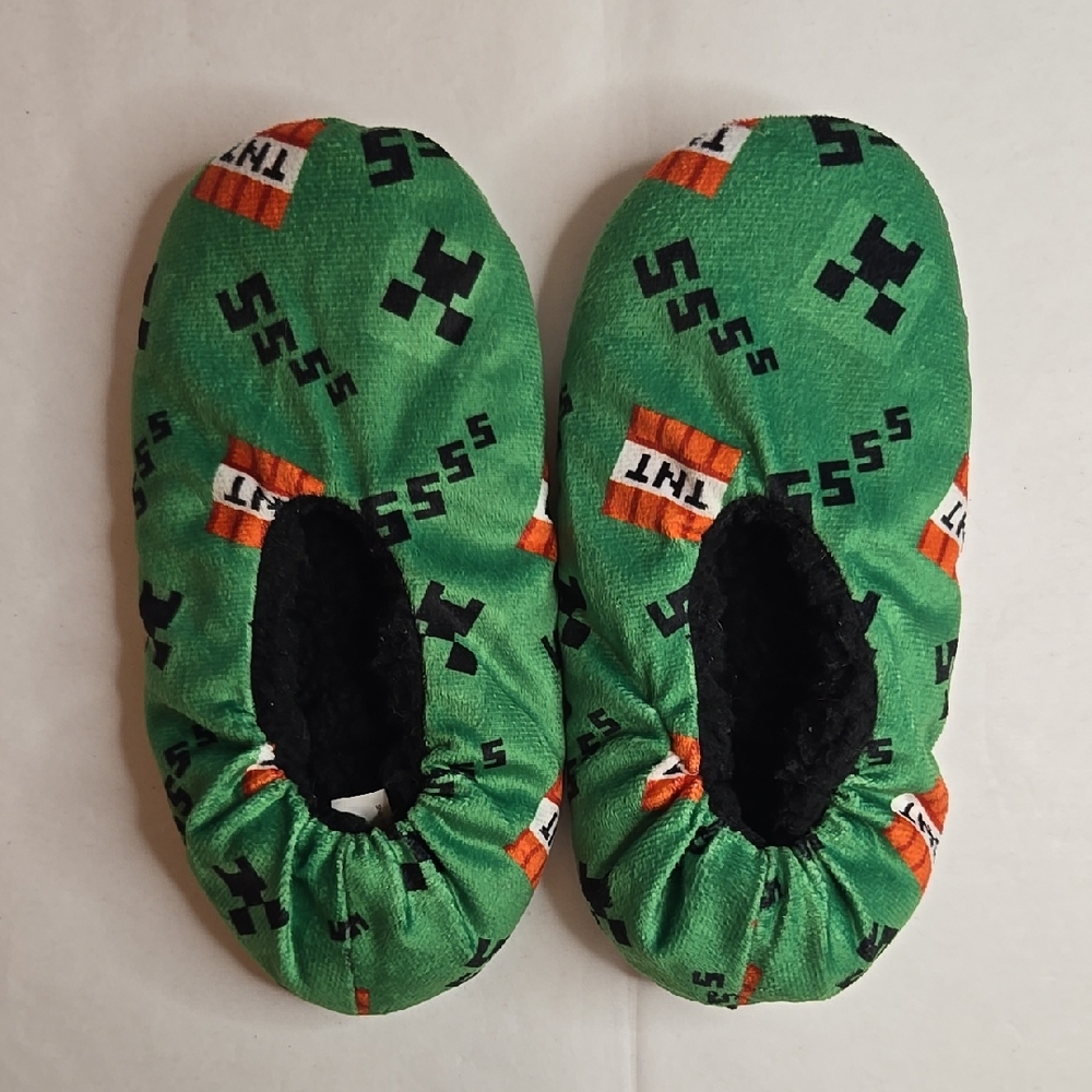 Minecraft Green Slippers Little Kids Size M/L Medium/Large